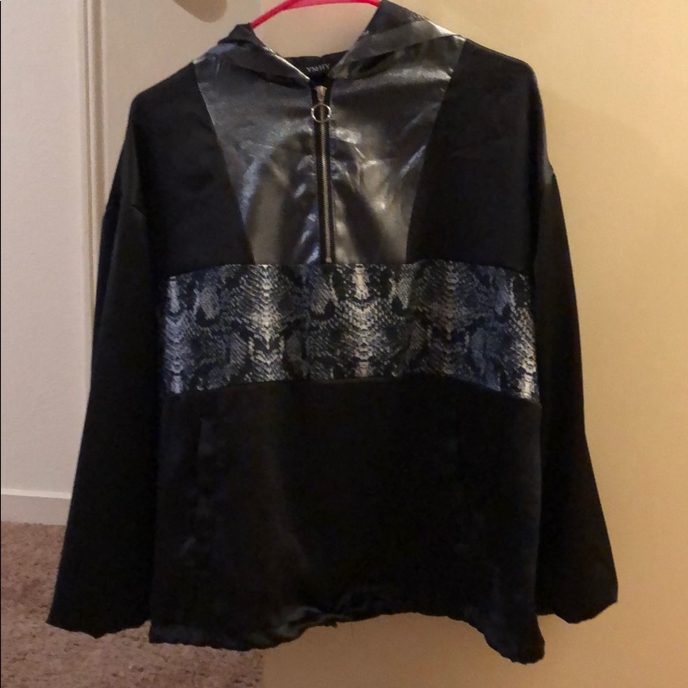 Drawstring Hem contrast snake print top
